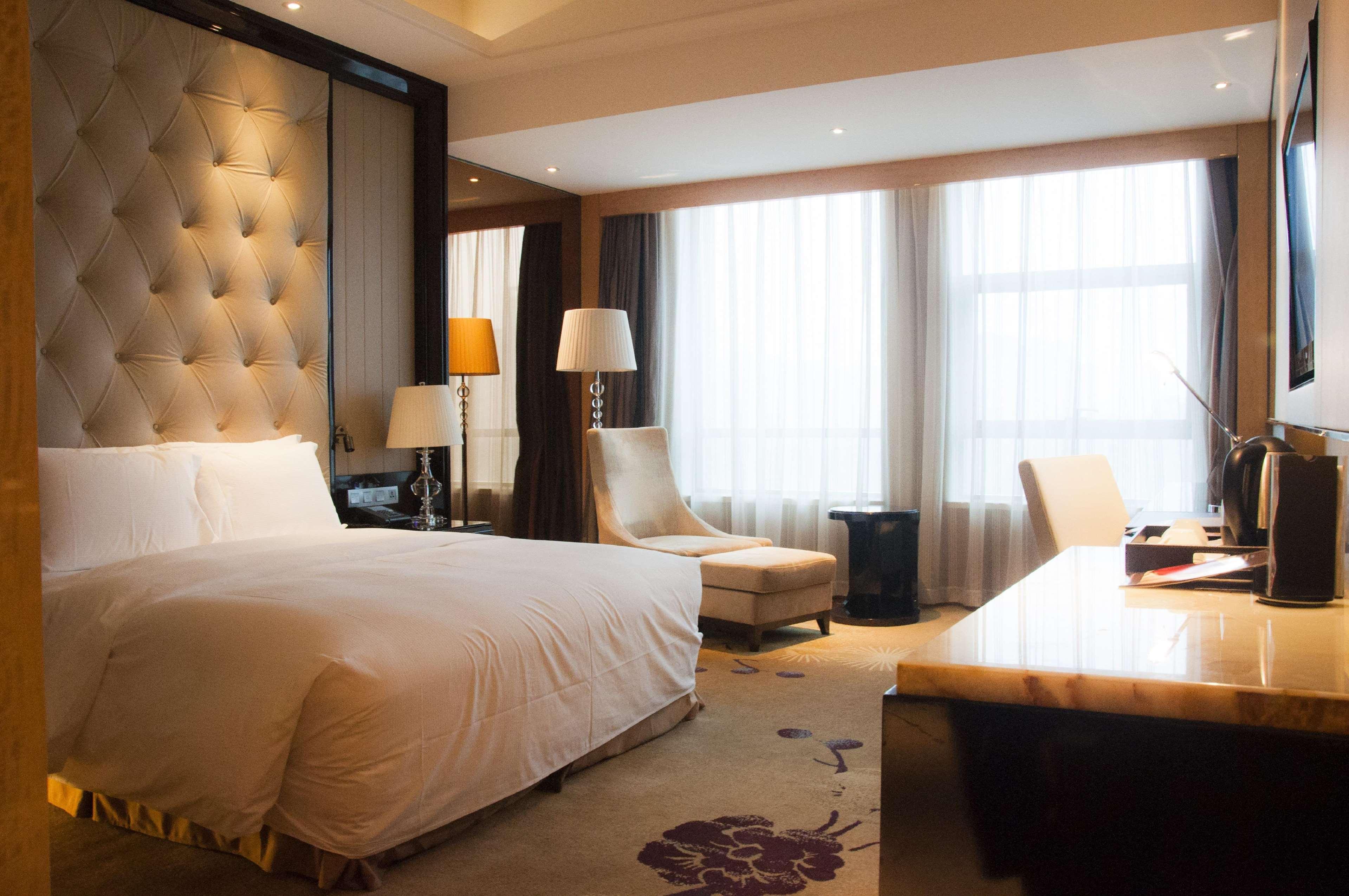 Hilton Nanjing Hotel Нанкин Екстериор снимка