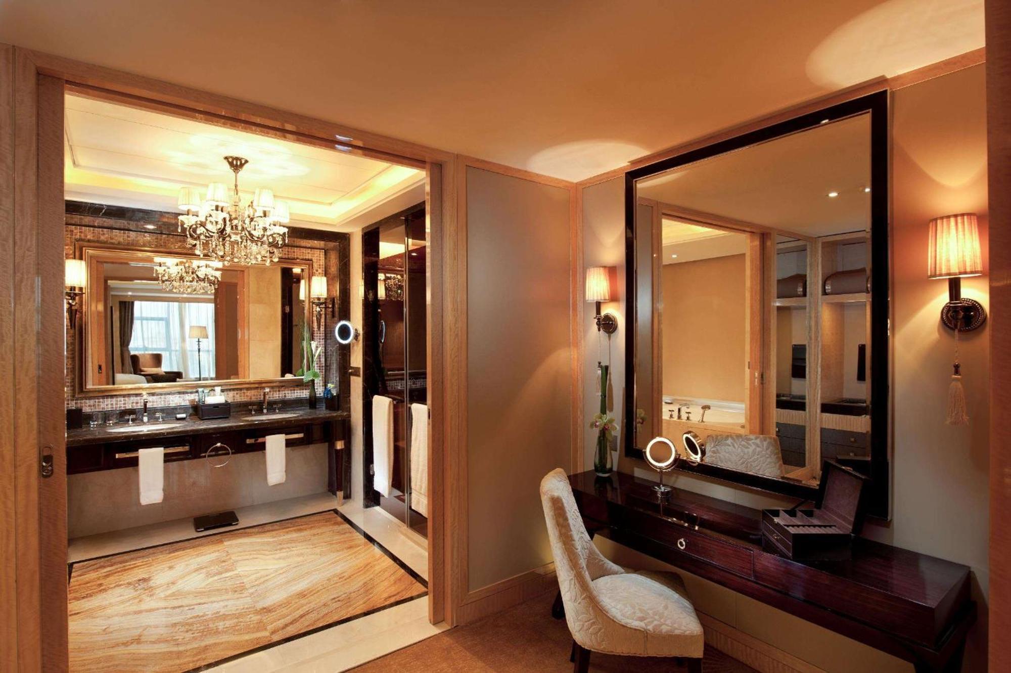 Hilton Nanjing Hotel Нанкин Екстериор снимка